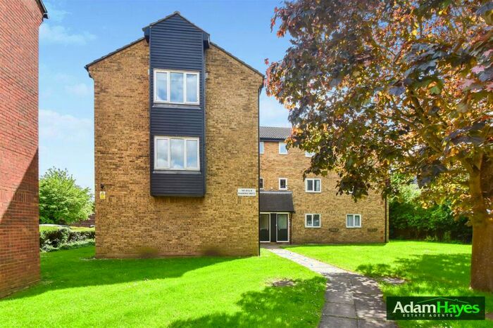 2 Bedroom Apartment To Rent In Oakridge Drive, East Finchley, N2