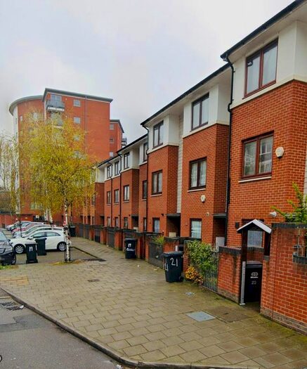 4 Bedroom End Of Terrace House To Rent In Concorde Way, Surrey Quays, Canada Water, Rotherhithe, London, SE16
