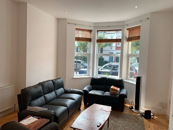 2 Bedroom Flat To Rent In Church Path, London, W4