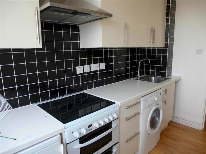 1 Bedroom Flat To Rent In Hockmore Tower, Pound Way, Oxford, OX4