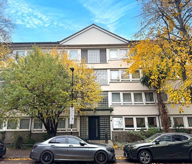 3 Bedroom Flat For Sale In Flat Monksfield, Six Acres Estate, Durham Road, Finsbury Park, N4
