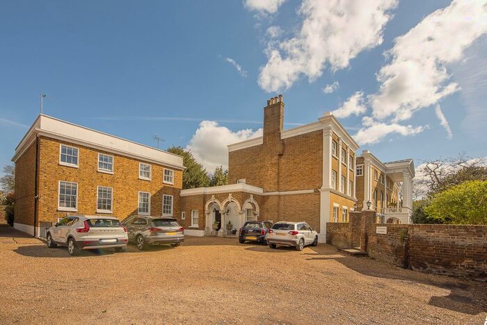 2 Bedroom Flat To Rent In Hampton Court Road, Hampton, TW12