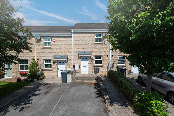 2 Bedroom Town House For Sale In Bewick Drive, Bingley, West Yorkshire, BD16