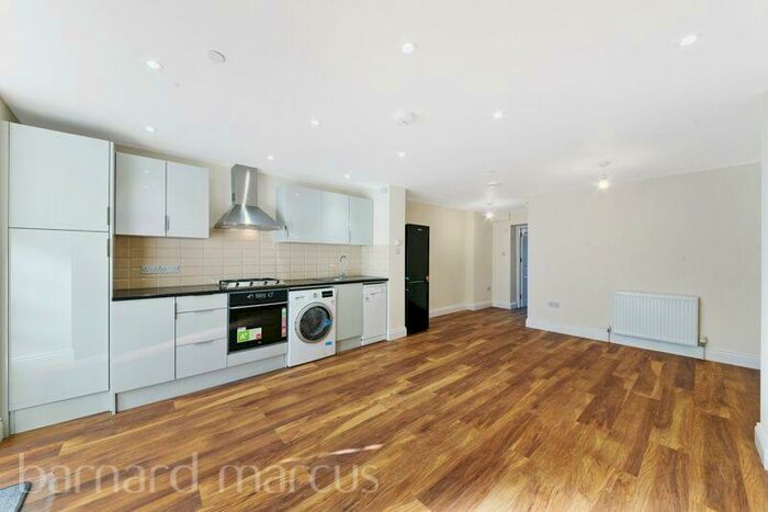 1 Bedroom Apartment To Rent In Holly Park Road, N11