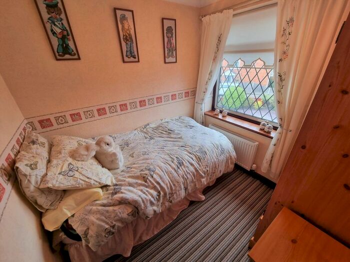 3 Bedroom Semi-Detached House For Sale In Mosslands Close, Great Sutton, Ellesmere Port, Cheshire, CH66