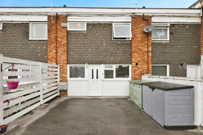 2 Bedroom Maisonette For Sale In The Precinct, Broxbourne, EN10