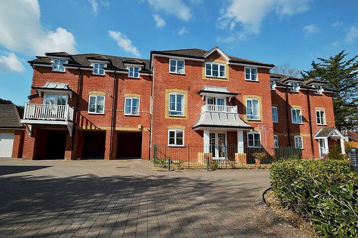 2 Bedroom Flat To Rent In Fordingbridge, SP6