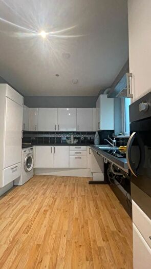 2 Bedroom Flat To Rent In Melling Drive, Enfield, EN1