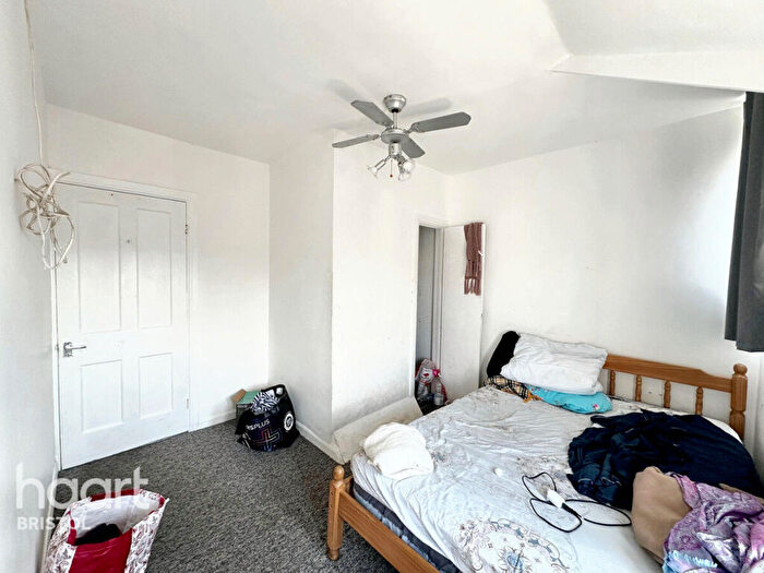 3 Bedroom Terraced House For Sale In Barrow Hill Crescent, Bristol, BS11