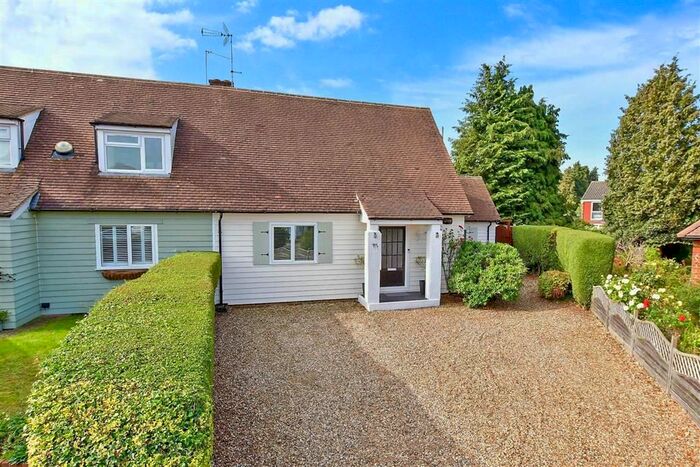 3 Bedroom Semi-Detached Bungalow For Sale In Arnold Avenue, Meopham, Kent, DA13