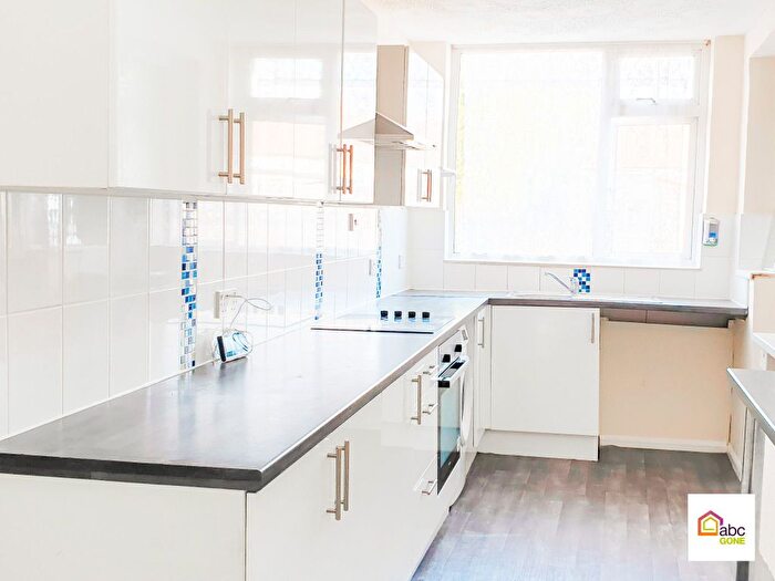 3 Bedroom Semi Detached House To Rent In Third Avenue, Dagenham, Bd, Uk, RM10