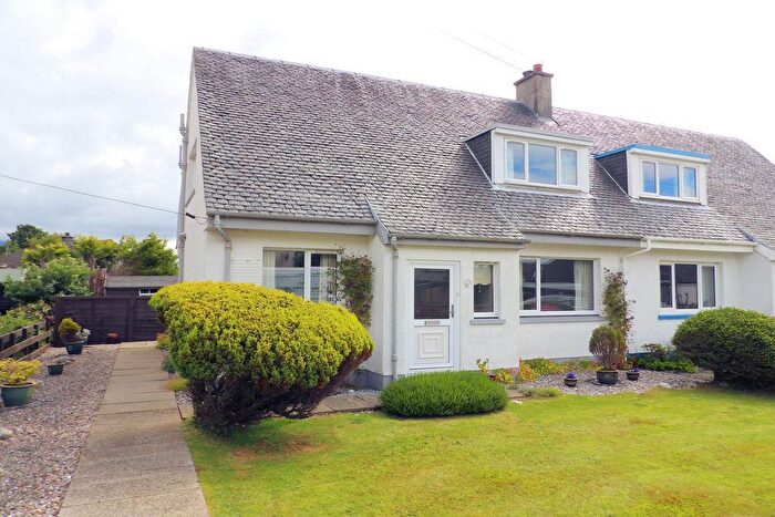 3 Bedroom Semi-Detached House For Sale In Broomfield, Carradale, PA28