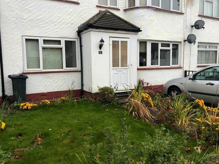 2 Bedroom Maisonette To Rent In Otterburn Gardens, Isleworth, TW7