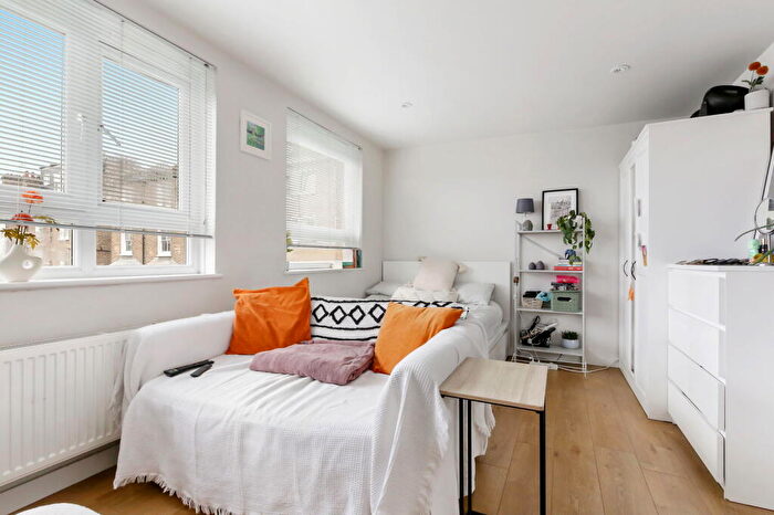 Studio For Sale In Corbyn Street, London, N4
