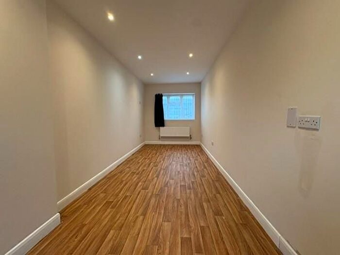 5 Bedroom End Of Terrace House To Rent In Bedfont Close, Feltham, TW14