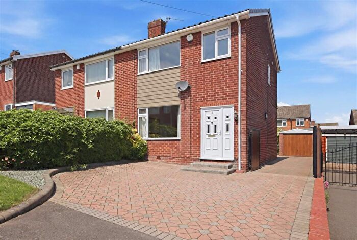 3 Bedroom Semi-Detached House For Sale In Glenfield Crescent, Chesterfield, S41