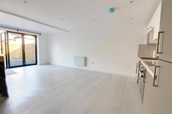 1 Bedroom Maisonette To Rent In Amherst St, Grangetown, Cardiff, CF11