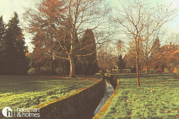 Studio To Rent In The Market Place, Falloden Way, London, NW11