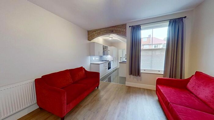 5 Bedroom Semi Detached House To Rent In City Road, Nottingham, NG7