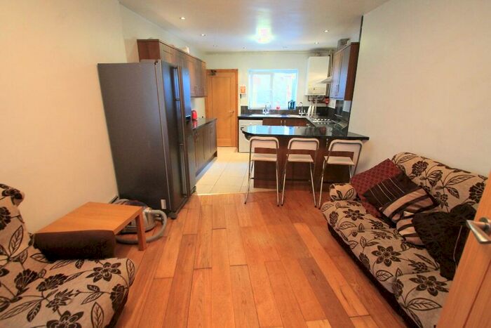 6 Bedroom Terraced Bungalow To Rent In Miskin Street, Cardiff(City), CF24