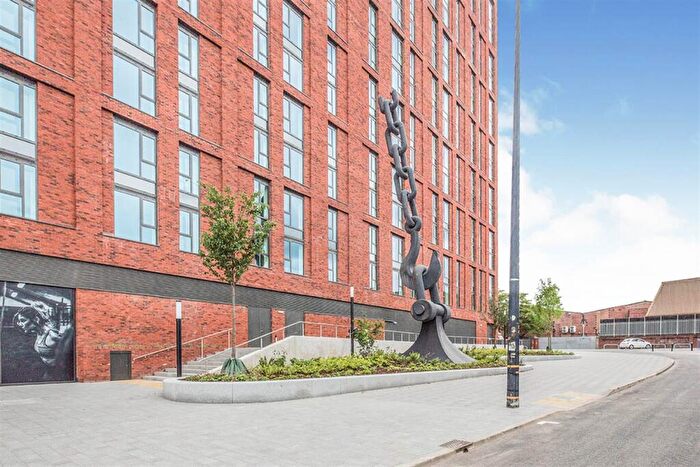 2 Bedroom Flat To Rent In Bedroom Property In Trafford Park, Manchester, M17