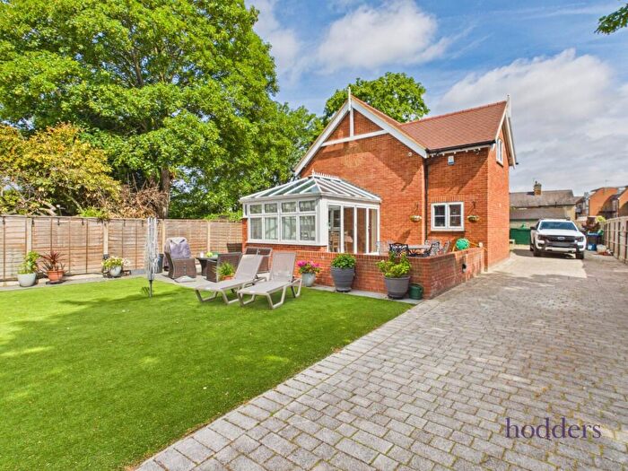 2 Bedroom Detached House For Sale In Addlestone, Surrey, KT15