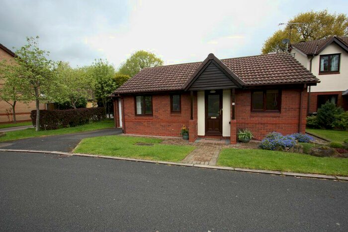 2 Bedroom Bungalow To Rent In Vine Road, Whitby, Great Sutton, CH66