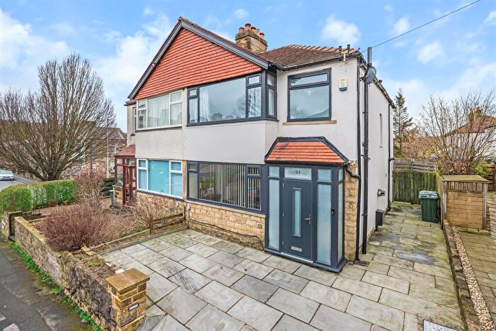 3 Bedroom Semi-Detached House For Sale In Thwaites Avenue, Ilkley, LS29