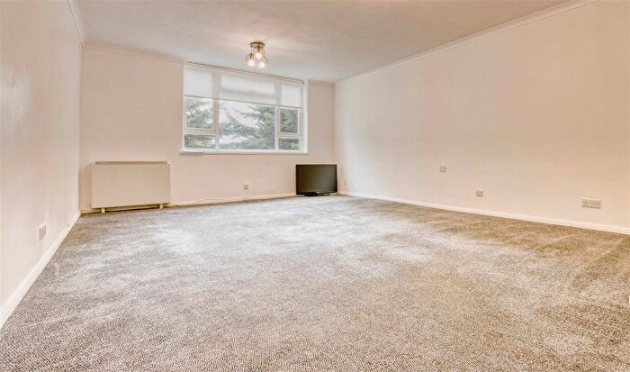 2 Bedroom Flat To Rent In Holt Close, Elstree, Borehamwood, WD6