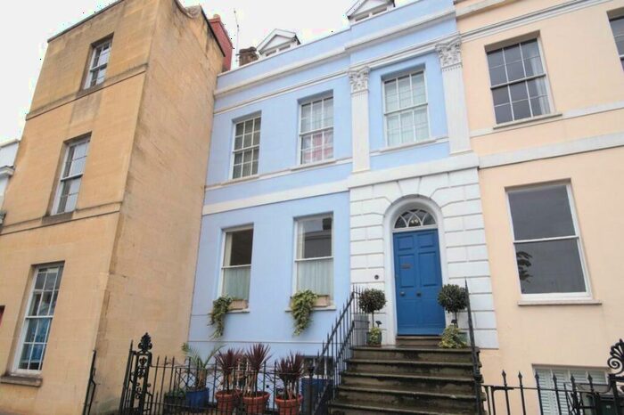 1 Bedroom Flat To Rent In Bath Road, GL53