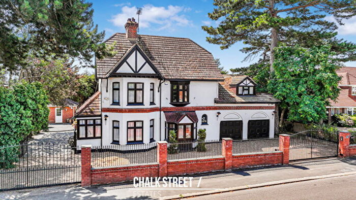 4 Bedroom Detached House For Sale In Herbert Road, Emerson Park, Hornchurch, RM11