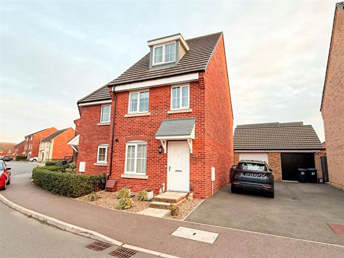 3 Bedroom Semi Detached House For Sale In Mayfly Road, Northampton, NN4