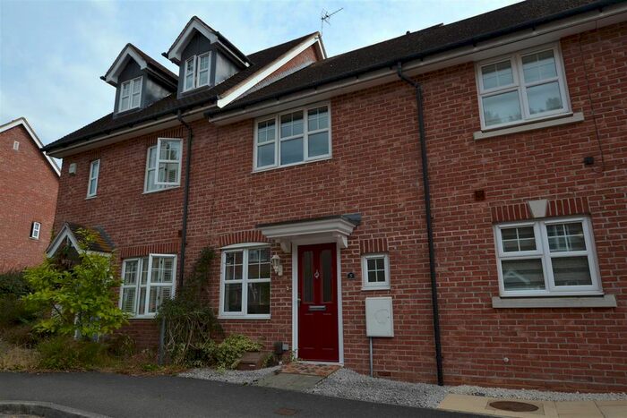 2 Bedroom Property To Rent In Stockbridge Road, Fleet, GU51