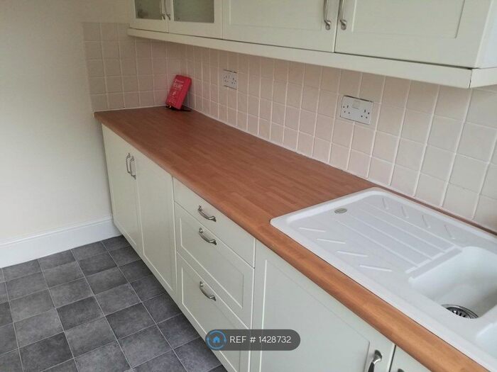 1 Bedroom Flat To Rent In Staplegrove Road, Taunton, TA1