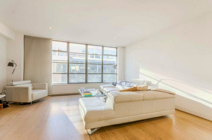 2 Bedroom Flat To Rent In Great Sutton Street, Clerkenwell, London, EC1V