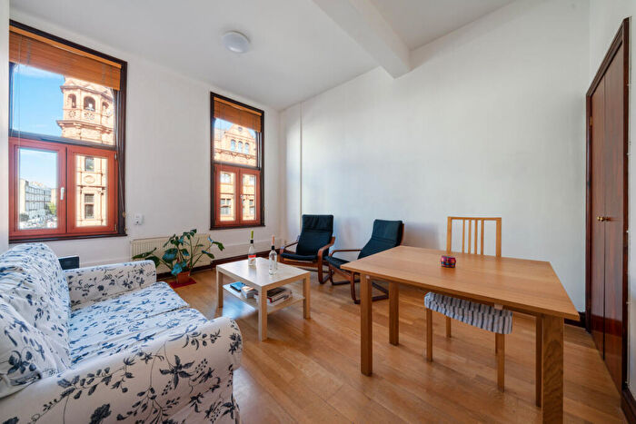 2 Bedroom Flat To Rent In Upper Street, London, N1