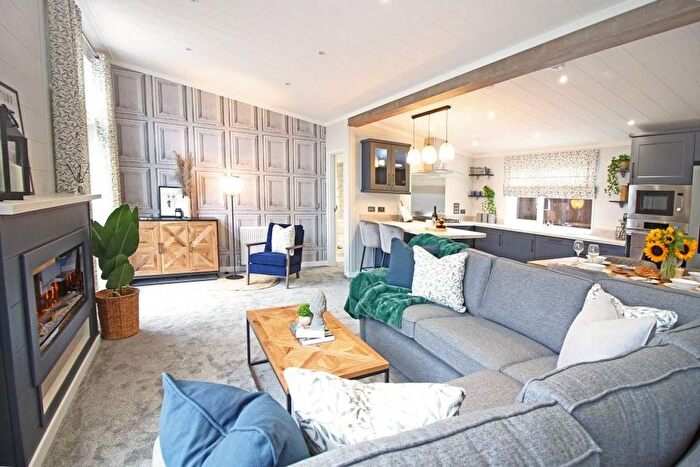 2 Bedroom Mobile/park Home For Sale In Cliff Lane, Marston, Grantham, NG32