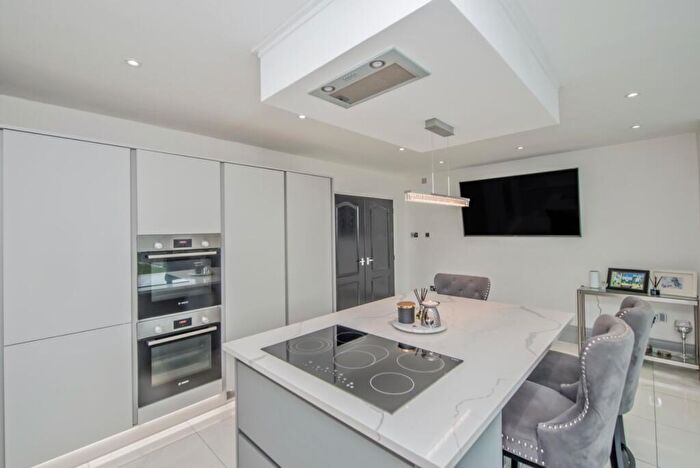 4 Bedroom Detached House For Sale In Pullan Drive, Eccleshill, Bradford, BD2