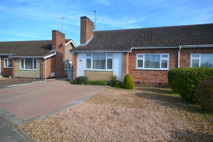2 Bedroom Semi-Detached Bungalow To Rent In St. Saviours Road, Kettering, NN15