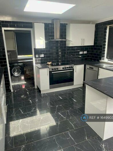 4 Bedroom Semi-Detached House To Rent In Enbrook Valley, Folkestone, CT20