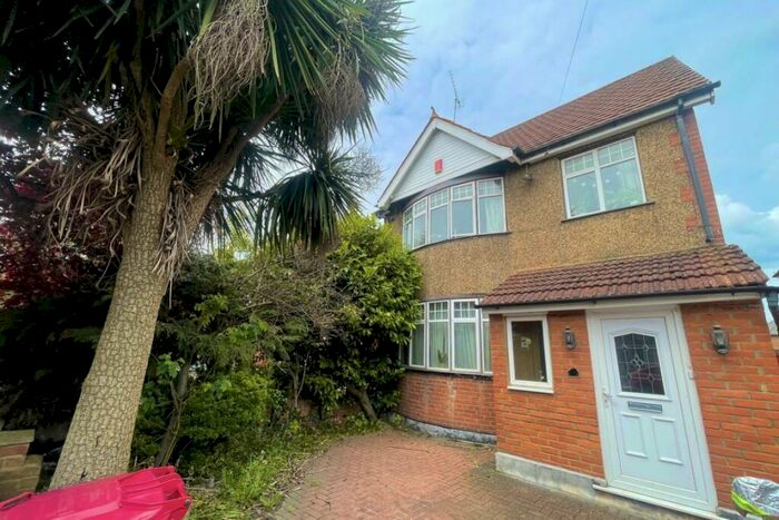 3 Bedroom House To Rent In St Bernards Road, SL3