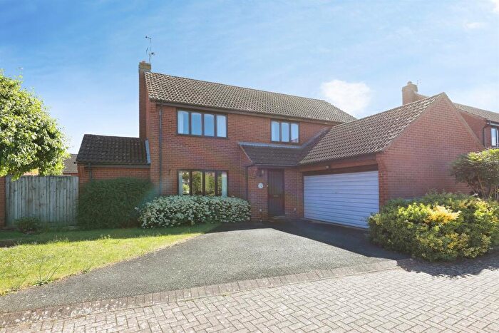 4 Bedroom Detached House For Sale In Canberra Close, Wellesbourne, Warwick, CV35