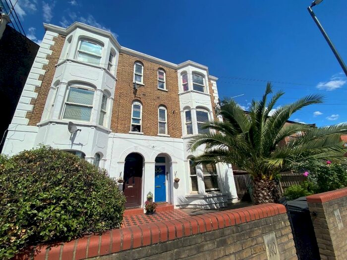 2 Bedroom Flat To Rent In Mayes Road, London, N22