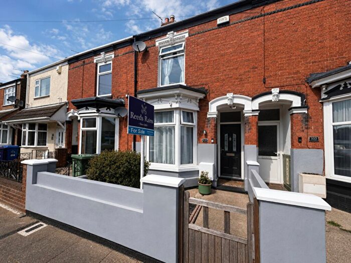 3 Bedroom Terraced House For Sale In David Street, Grimsby, Lincolnshire, DN32