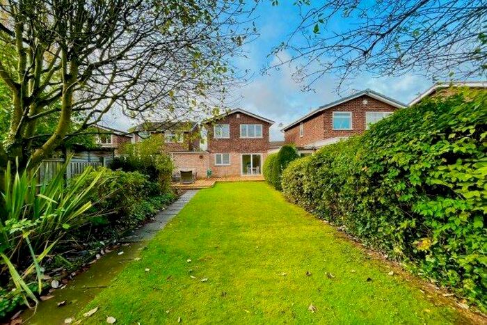 3 Bedroom Property To Rent In Lincoln Close, Lichfield, WS13