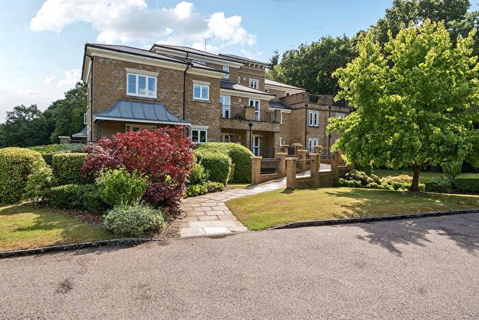 3 Bedroom Apartment To Rent In Bedroom First Floor Apartment In Warlingham, CR6