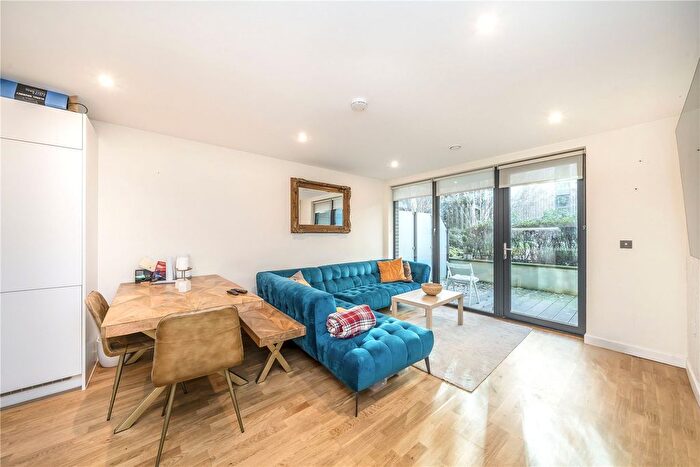 2 Bedroom Flat For Sale In Hawthorne Crescent, Greenwich, London, SE10