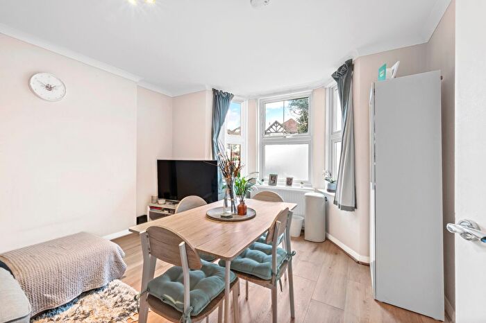 1 Bedroom Flat To Rent In Worple Road, London, SW19
