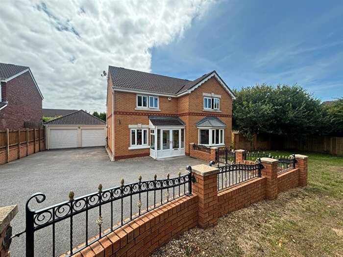 4 Bedroom Detached House For Sale In Clos Bryn Haul, Llwynhendy, Llanelli, SA14
