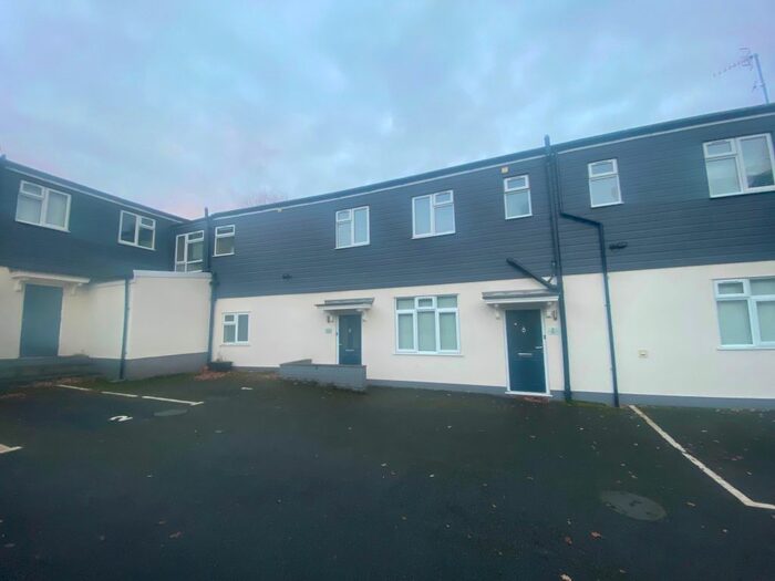 2 Bedroom Maisonette To Rent In Oaks Road, Horsell, Woking, GU21